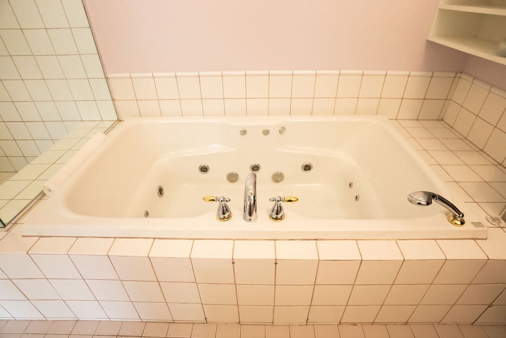 Double jacuzzi tub